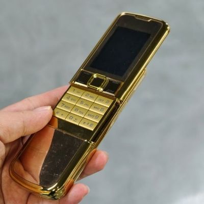 2G GSM Dual SIM Bluetooth Nouveau classique 8800 Slider Téléphone portable Écran de 2,4 pouces